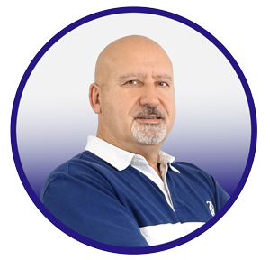 Juan Carlos Pérez: Jefe de Logística, Compras y Calidad.​